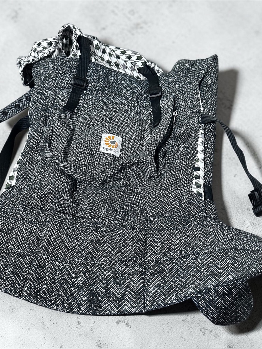 Ergobaby Black and White Herringbone Kids Dress-Style Carrier